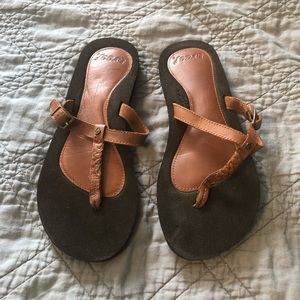 NWOT Reef leather sandals